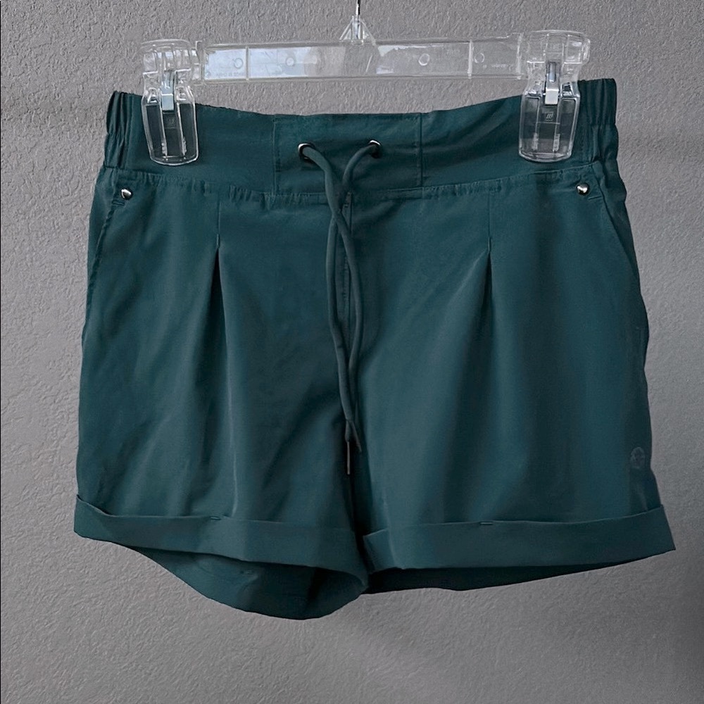 Modetta Women's Dark Green Shorts